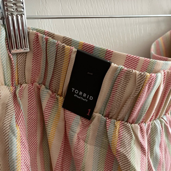 Torrid Set - Picture 4 of 5